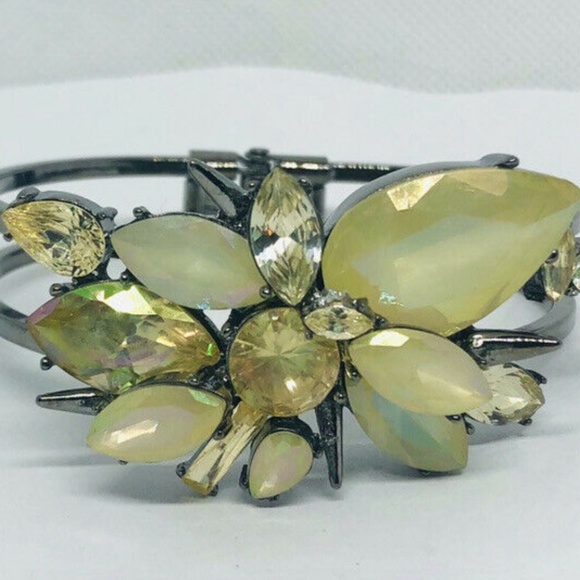 Cream Rhinestones & Gunmetal Double Stranded Clasp Bangle Bracelet - Picture 8 of 8